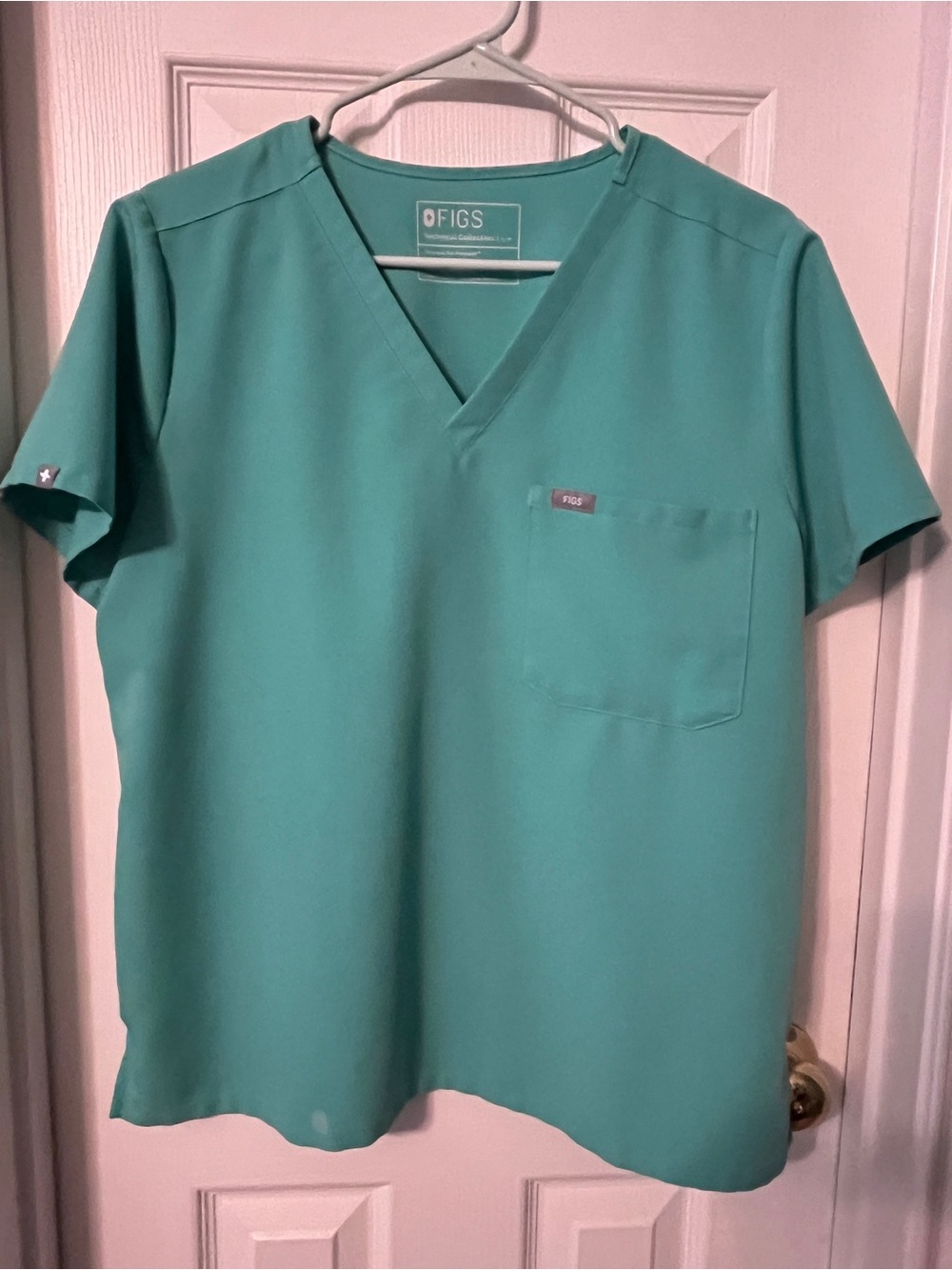Figs Women’s Catarina Scrub Top in Surgical Green